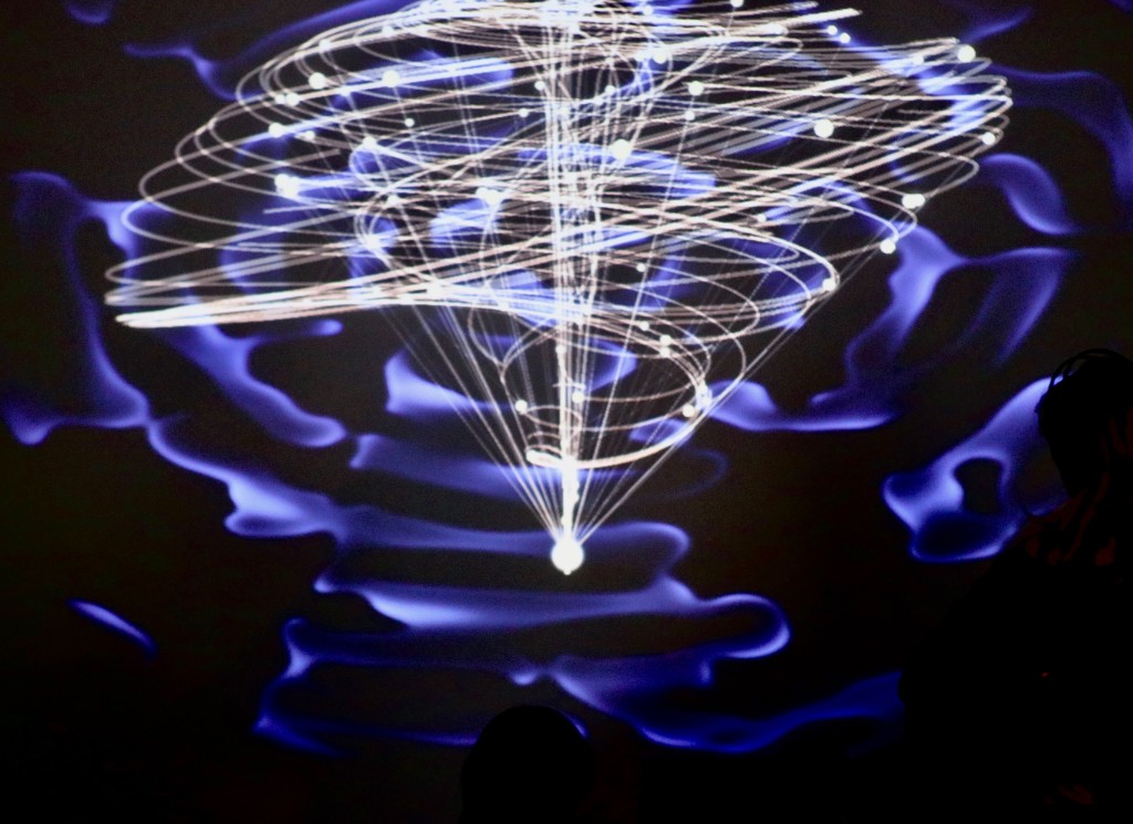 Cymatic Visuals als großflächige Wandprojektion